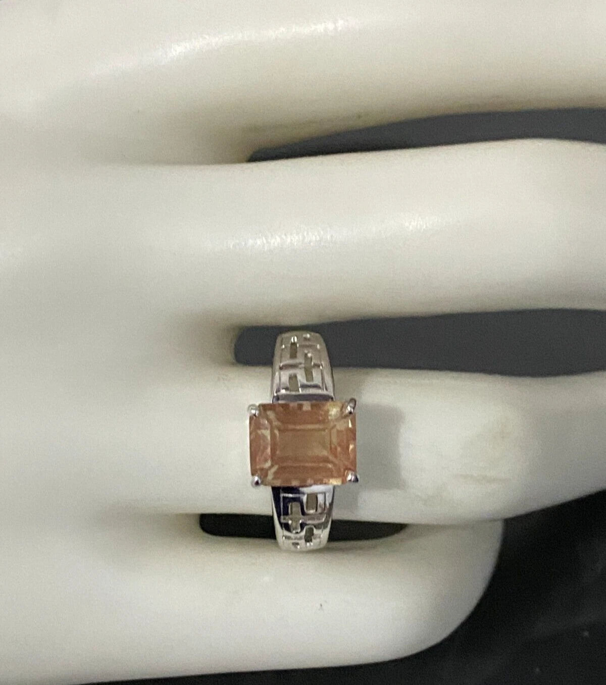9K White Gold & Andesine Single Stone Ring Size N - 6 1/2