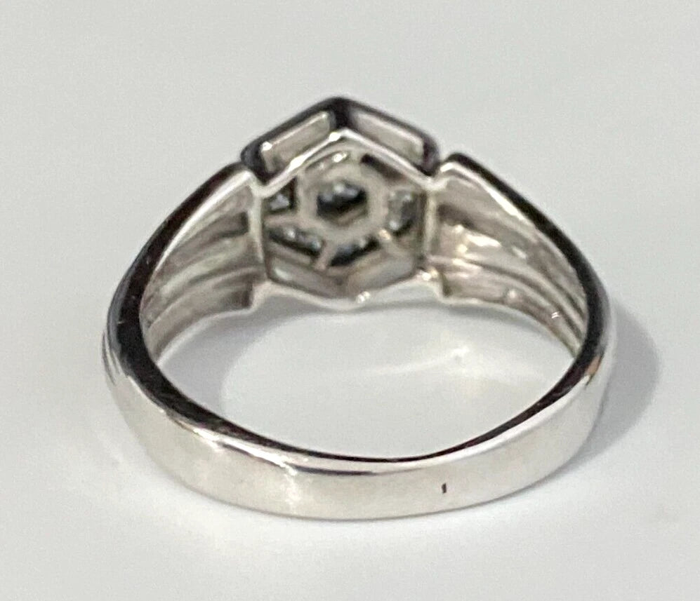 9K White Gold & 0.30CT Diamond Cluster Ring Size R - 8 5/8