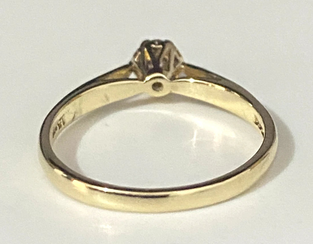 9K Yellow Gold & 0.15CT Diamond Illusion Set Solitaire Ring Size L 1/2 - 6