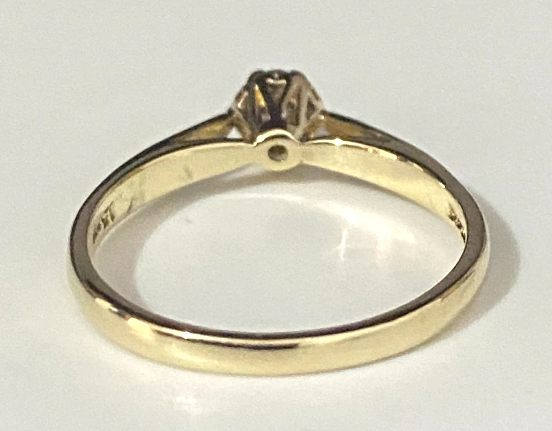 9K Yellow Gold & 0.15CT Diamond Illusion Set Solitaire Ring Size L 1/2 - 6