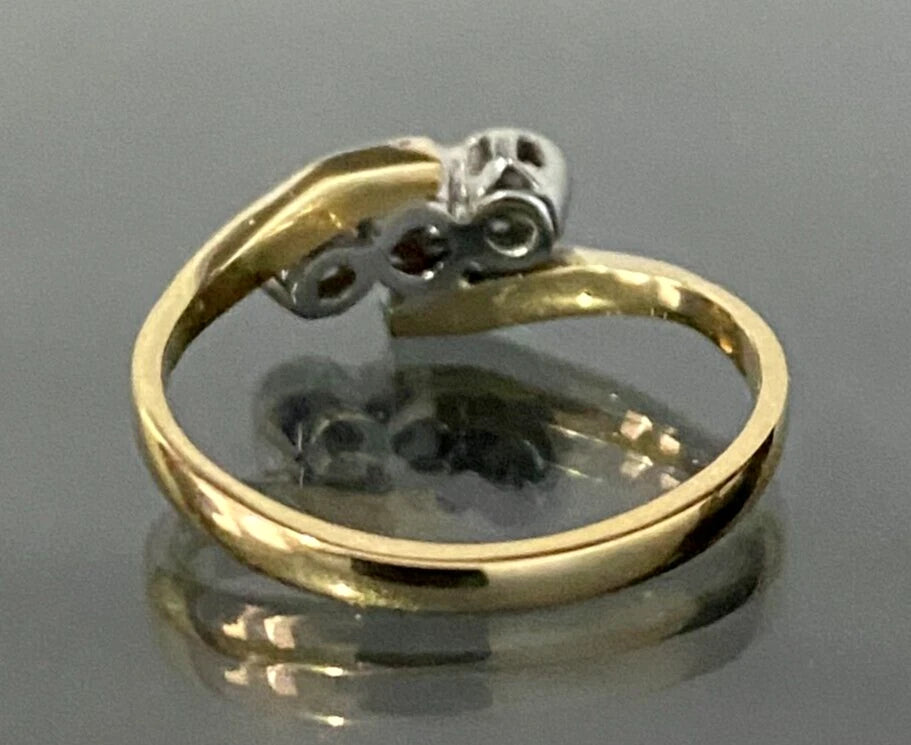 18K Yellow Gold & Diamond Three Stone Crossover Ring Size J - 4 5/8