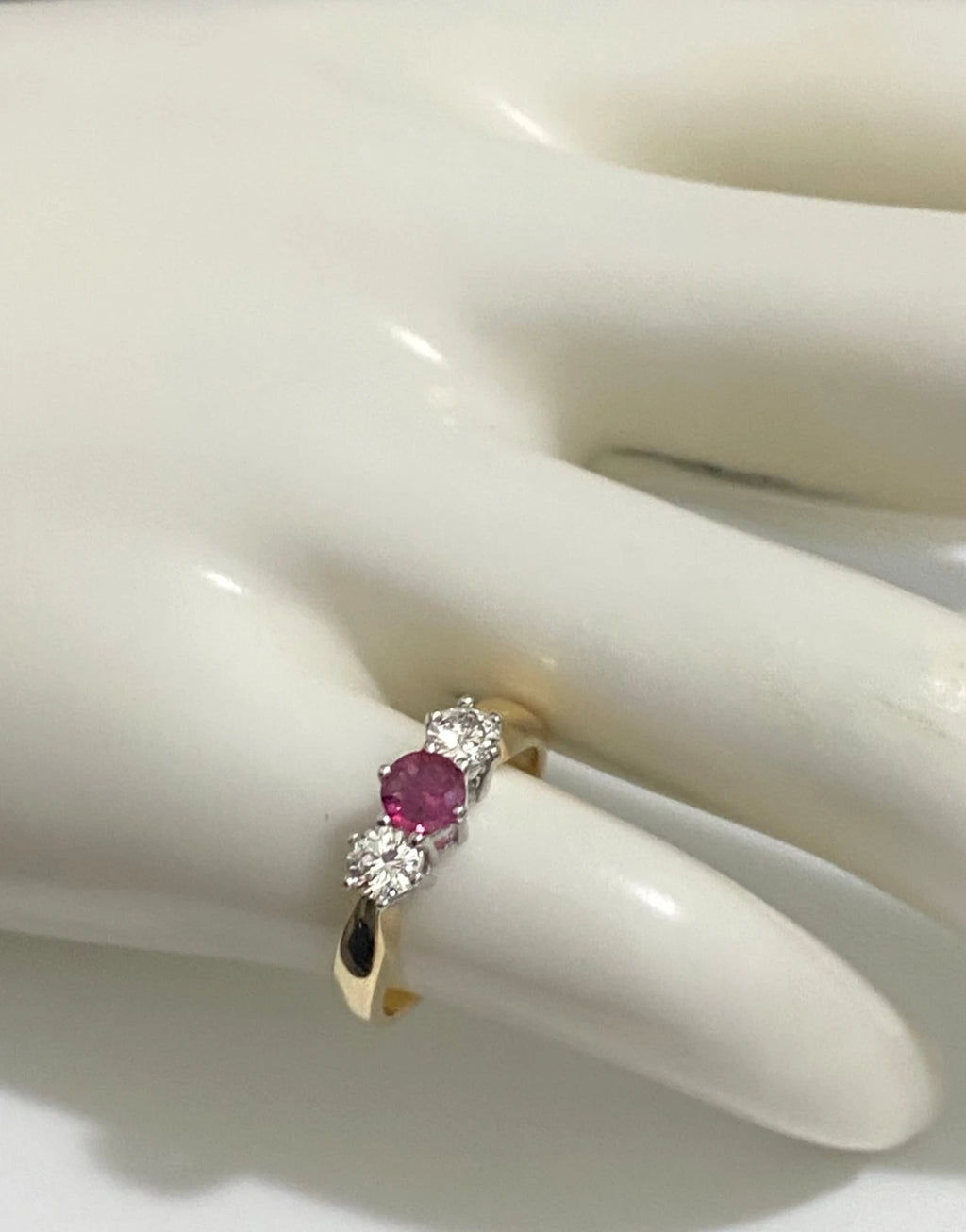 18ct Yellow Gold Ruby & Diamond 3 Stone Ring – Size I 1/2 (US 4.5)