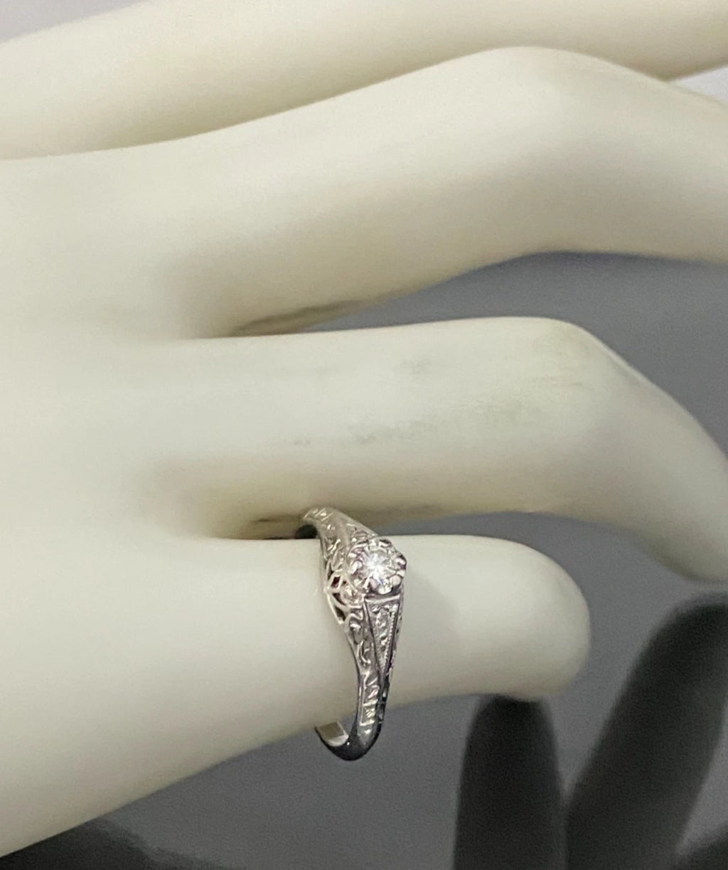 18K White Gold & Diamond Filigree Solitaire Ring Size J - 5