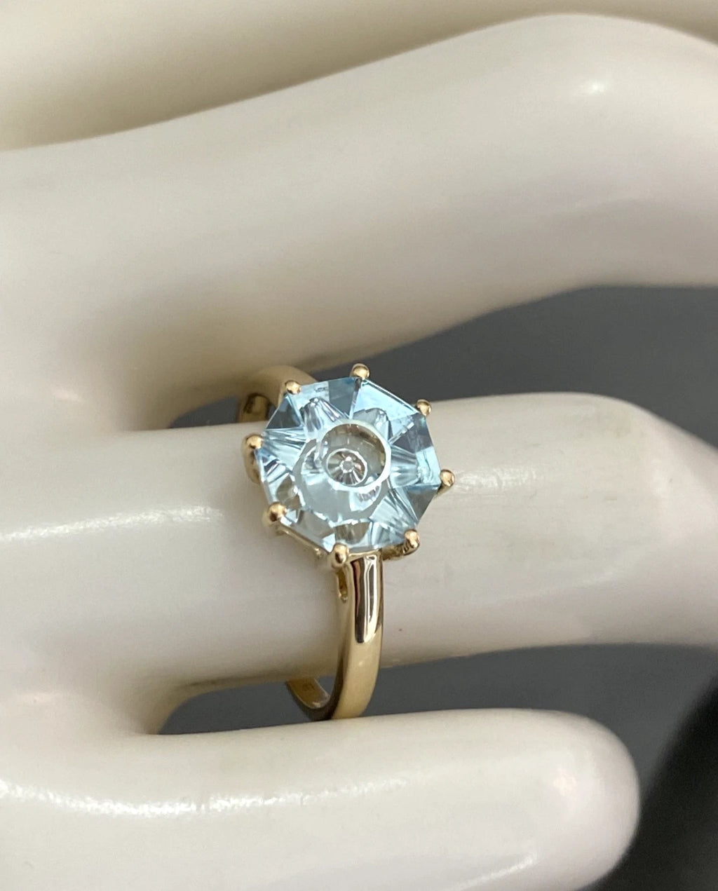 10K Yellow Gold 3.17CT Quasar Cut Sky Blue Topaz Ring Size N (US 6.75)