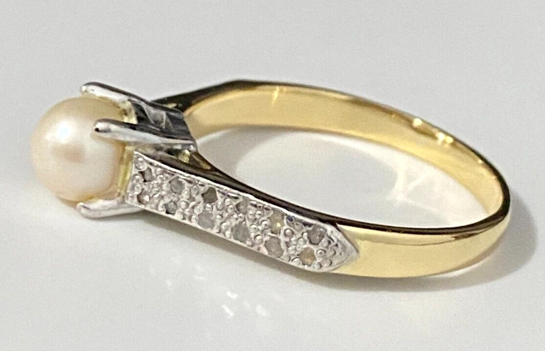 18K Yellow Gold W/ Pearl & Diamond Ring Size U - 10 1/4