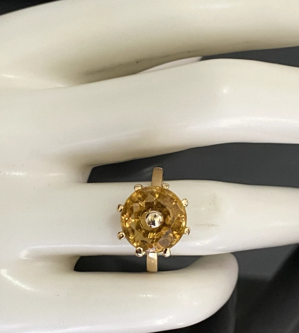 18K Yellow Gold & Orange Stone Set Ring Size M (US 6.15)