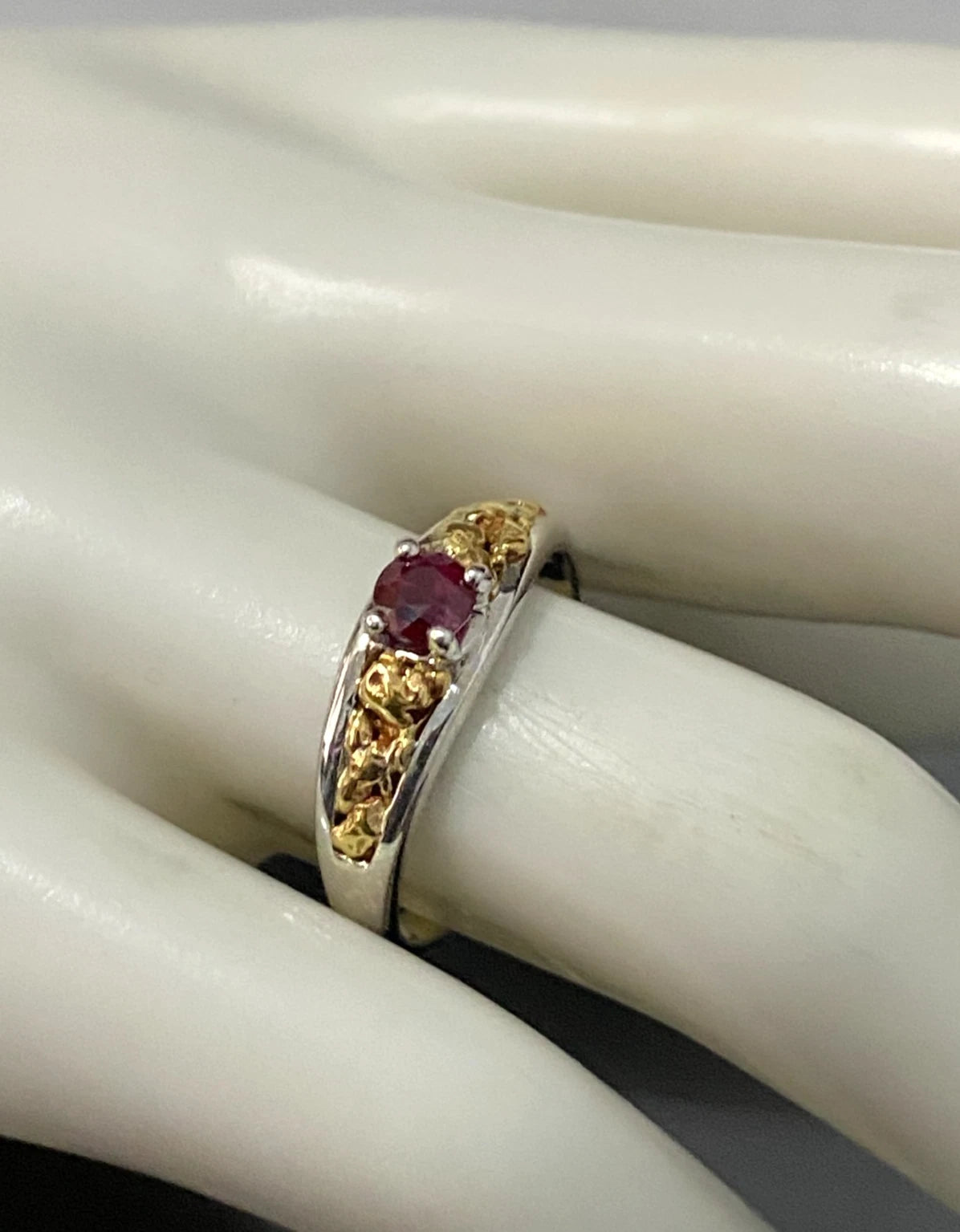9K White Gold With Ruby & Natural Nuggets Inlay Ring Size N 1/2 - 7