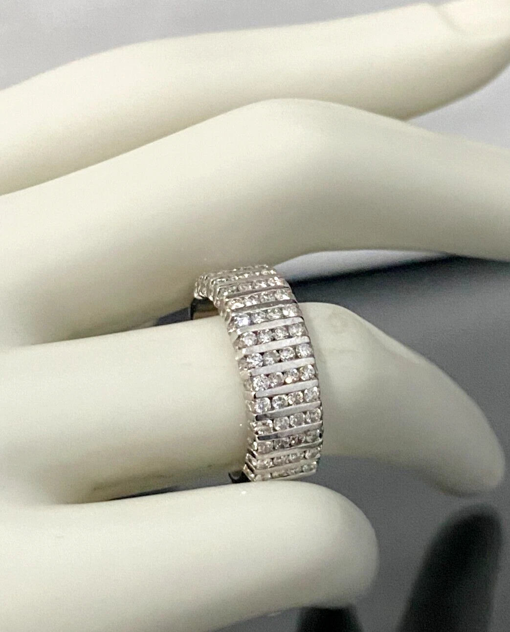 Heavy 18K White Gold & 1.20CT Brilliant Diamond Band Ring Size O - 7