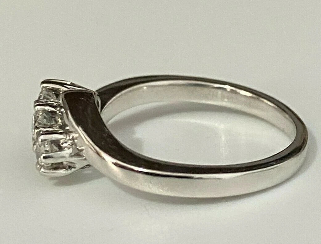 18K White Gold & 0.25CT Diamond Crossover Ring Size J 1/2 - 5
