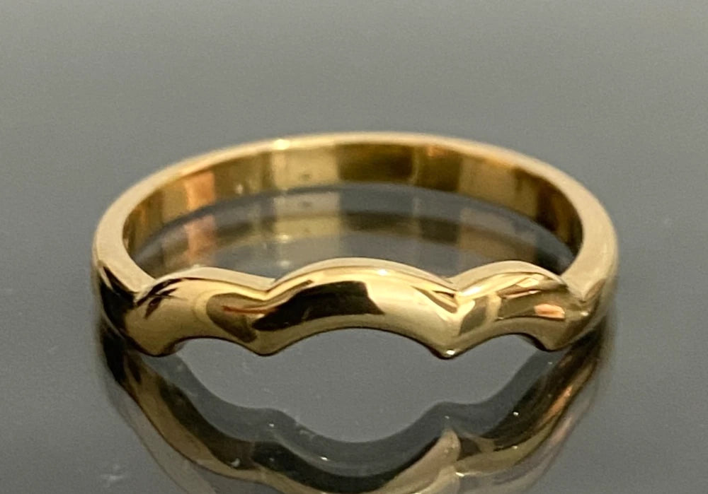 18ct Yellow Gold Shaped Curved Wedding Band – Size O (US 7.15)