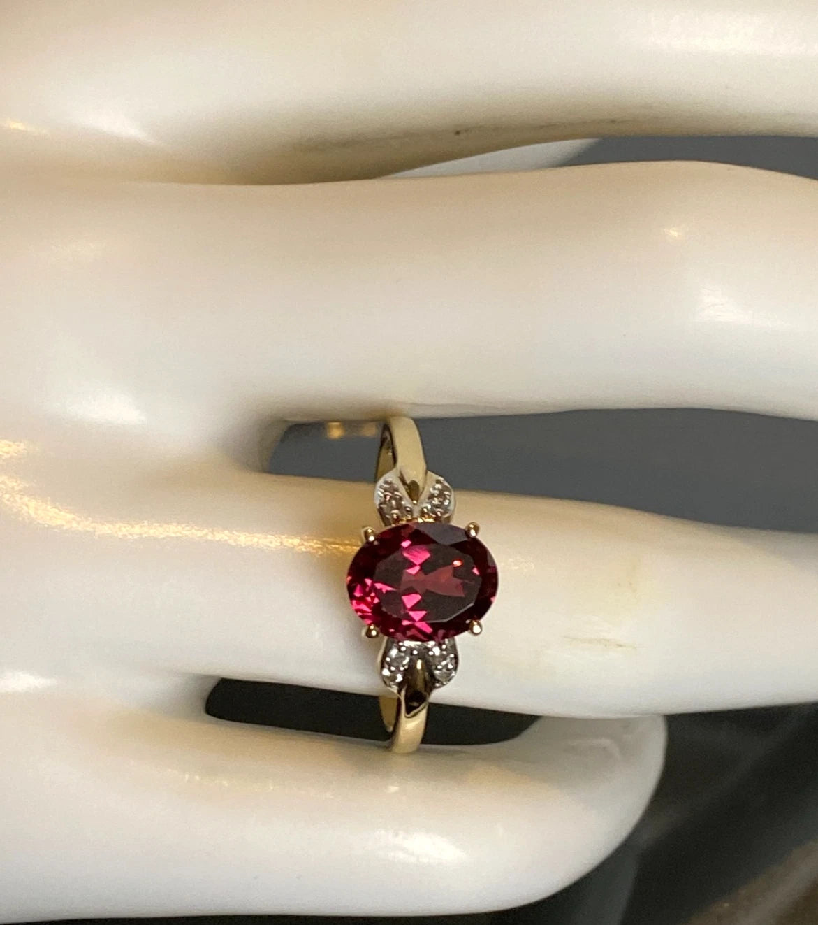 10ct Yellow Gold Garnet & Natural Zircon Ring Size R 1/2 (US 9)