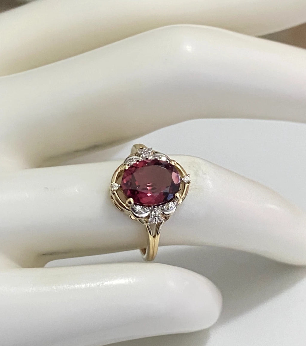 9K Yellow Gold with 1.94CT Garnet Ring Size L (US 5.75)