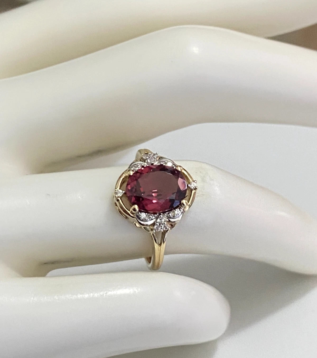 9K Yellow Gold with 1.94CT Garnet Ring Size L (US 5.75)