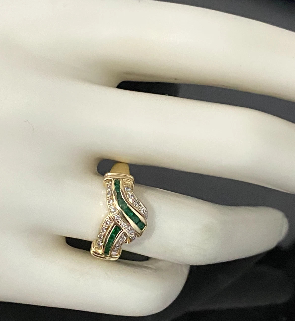 14K Yellow Gold W/ Emerald & Diamond Dress Ring Size Q - 8 1/4
