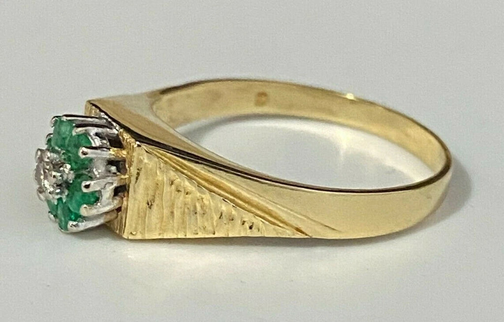 18K Yellow Gold W/ Emerald & Diamond Cluster Ring size L - 5 1/2