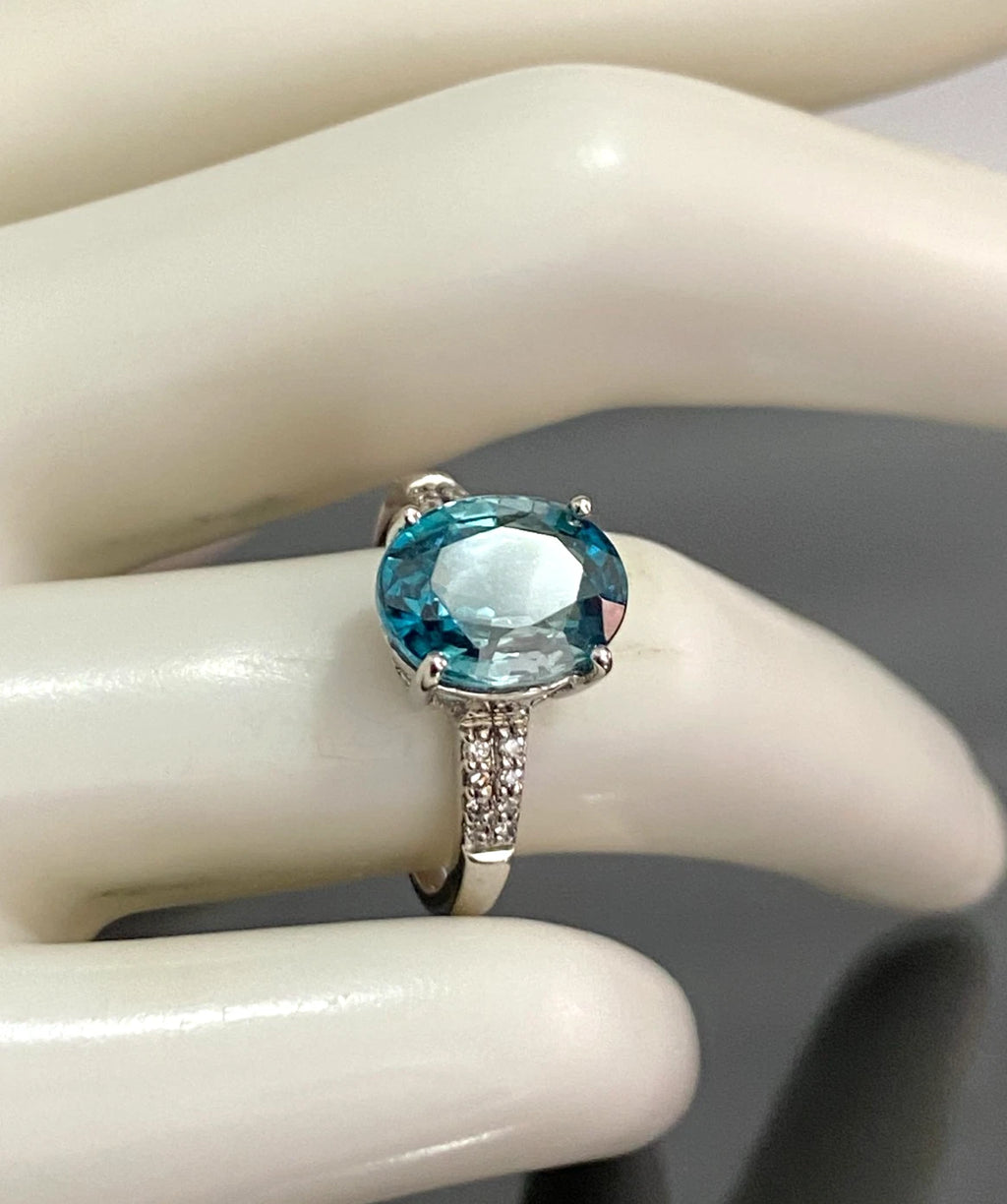 9K White Gold Natural Blue Zircon & Diamond Ring Size L 1/2 (US 6)