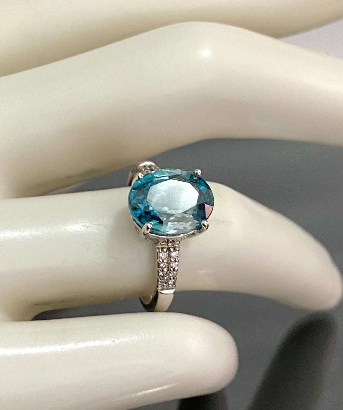 9K White Gold Natural Blue Zircon & Diamond Ring Size L 1/2 (US 6)
