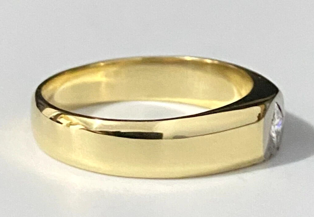 18K Yellow Gold & Princess Cut Diamond Ring Size Q 1/2 - 8 1/4