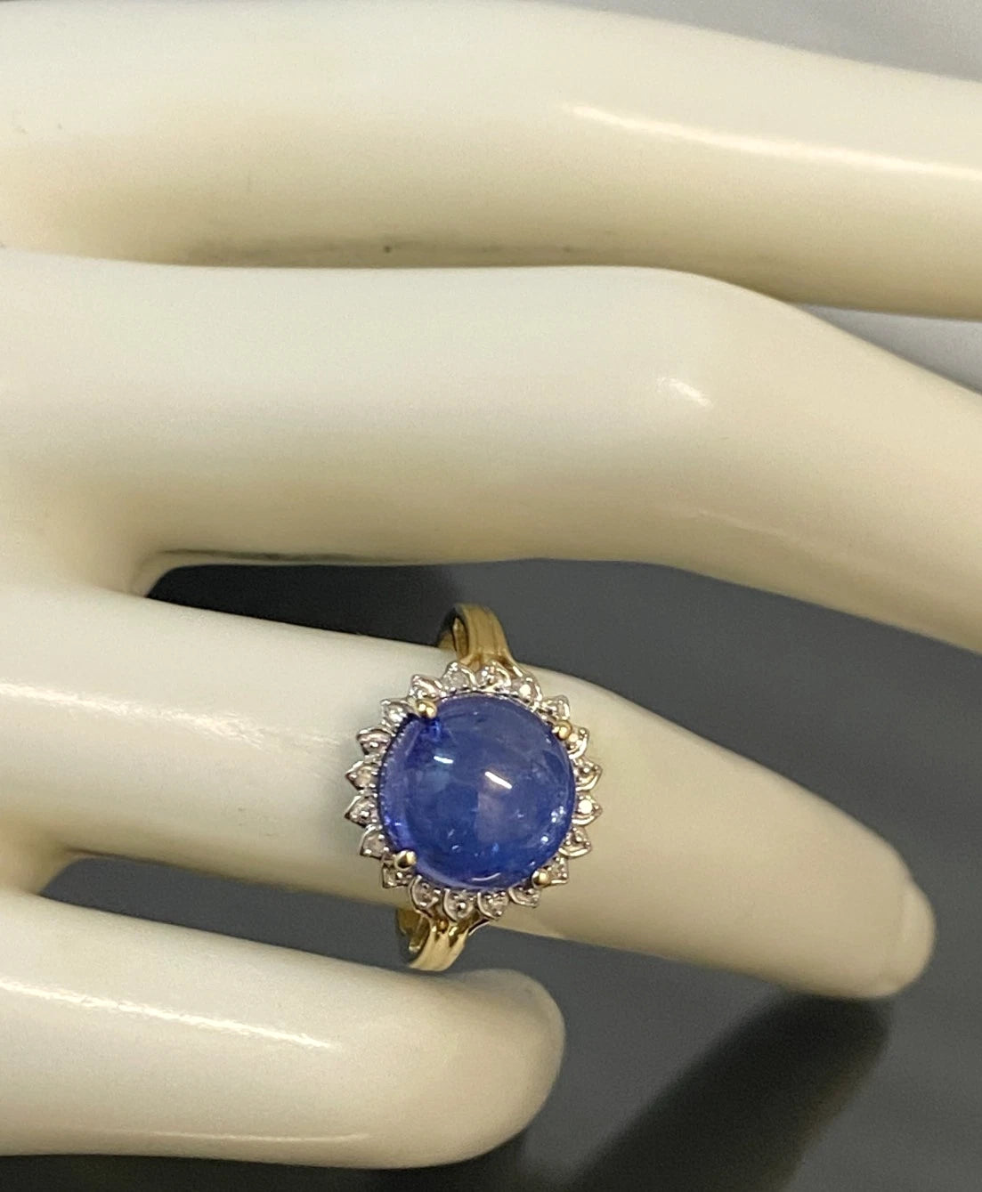 9K Yellow Gold With 5.24CT Tanzanite & Diamond Ring Size L (US 5.75)