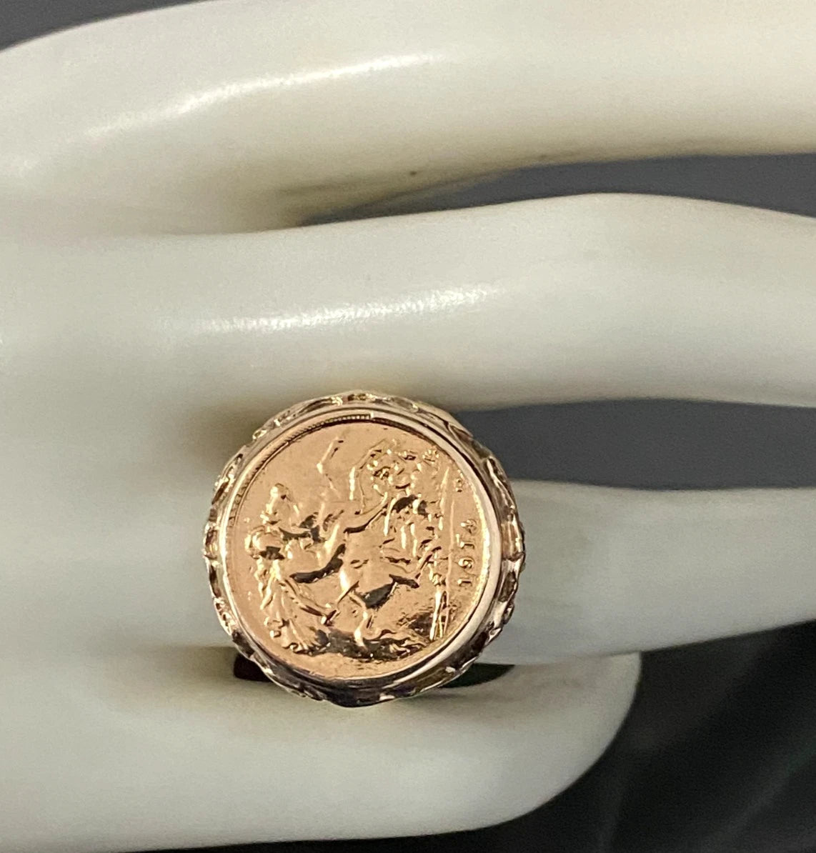 22K Gold Half Sovereign Coin C1914 in 9K Gold Ring Size O 1/2 - 7 1/2
