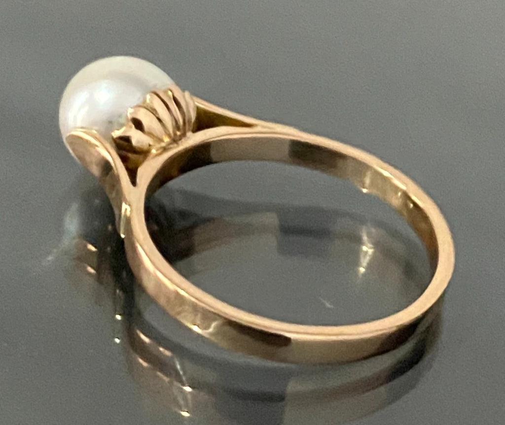 18K Yellow Gold & White Pearl Ring Size L - 5 7/8