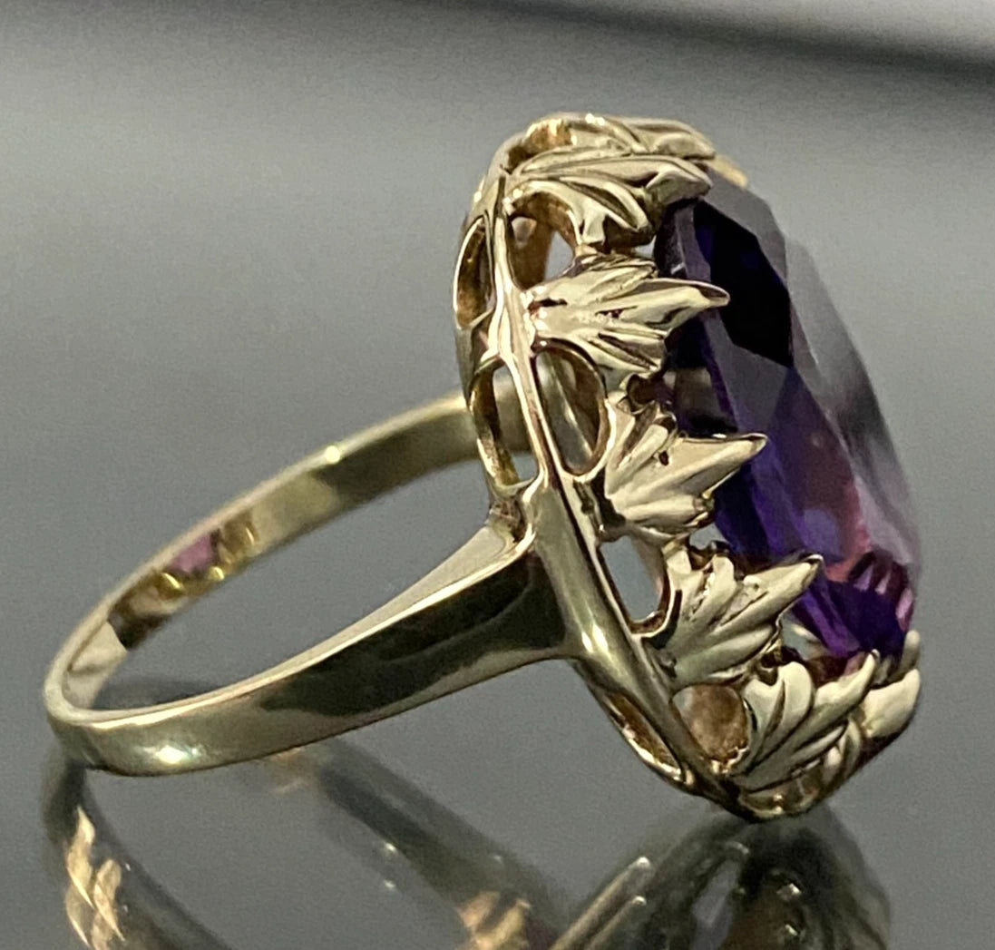 A 1960's 9K Yellow Gold W/ Synthetic Sapphire Stone Set Ring Size L 1/2 - 6