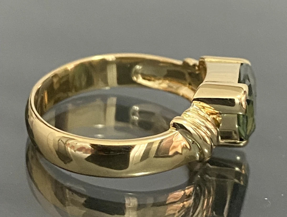 18K Yellow Gold 3.0CT Trillion Cut Green Sapphire Ring - Size S (US 9.25)