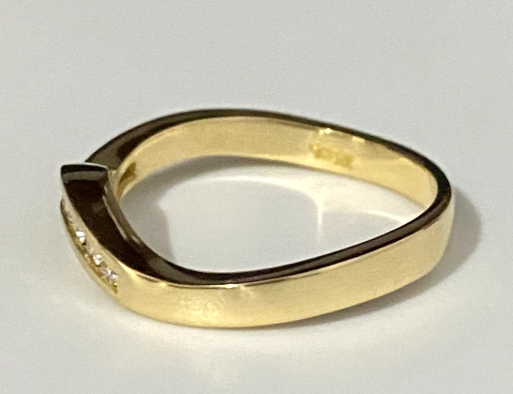18K Yellow Gold & Diamond Curved Wedding Band Ring Size L - 5 7/8