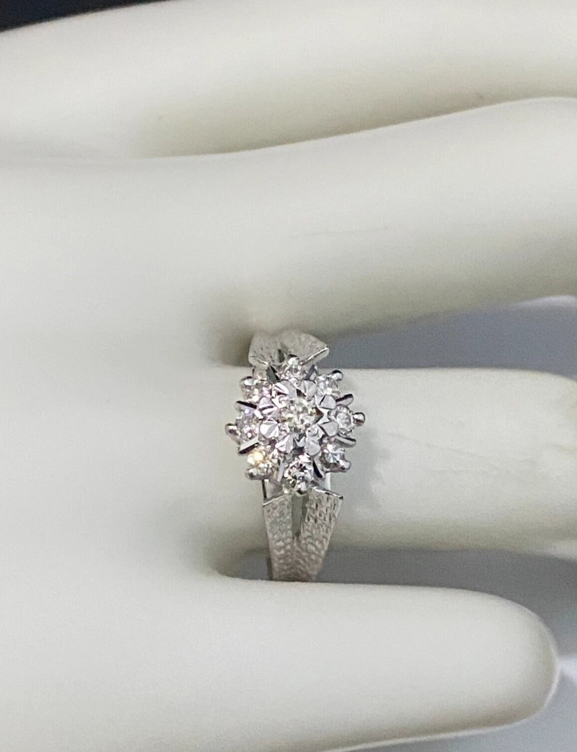18K White Gold & 0.30CT Diamond Cluster Ring Size Q - 8
