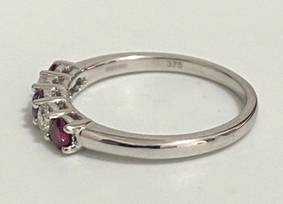 9K White Gold W/ Ruby & Diamond 5 Stone Band Ring Size M 1/2 (US 6.5)