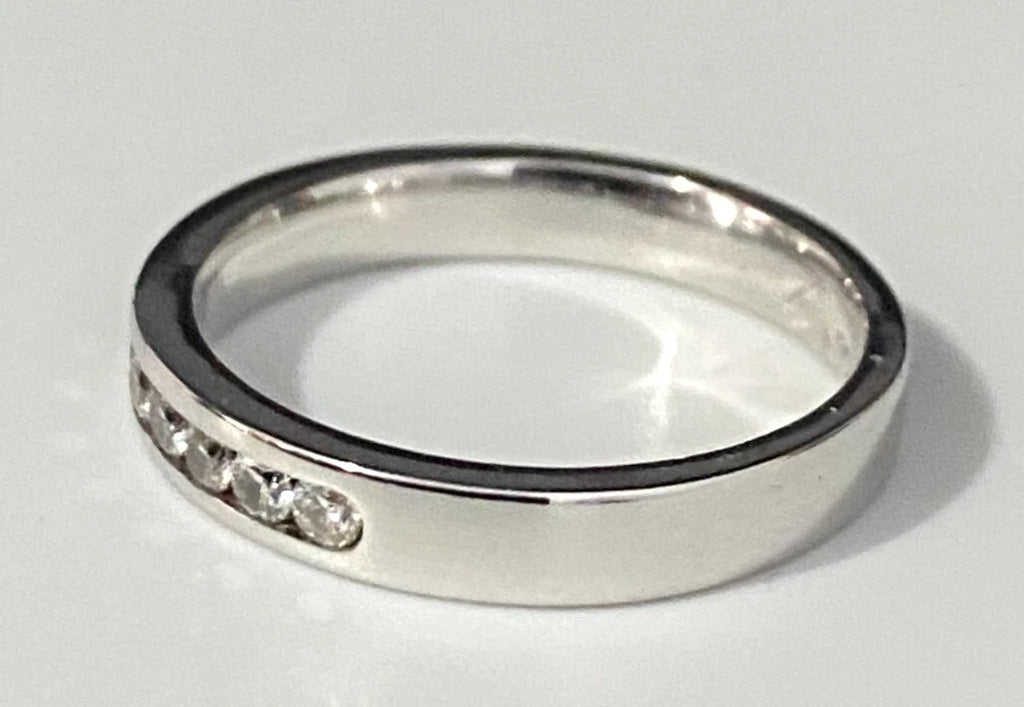 18K White Gold & 0.25CT Diamond Channel Set Ring Size M - 6