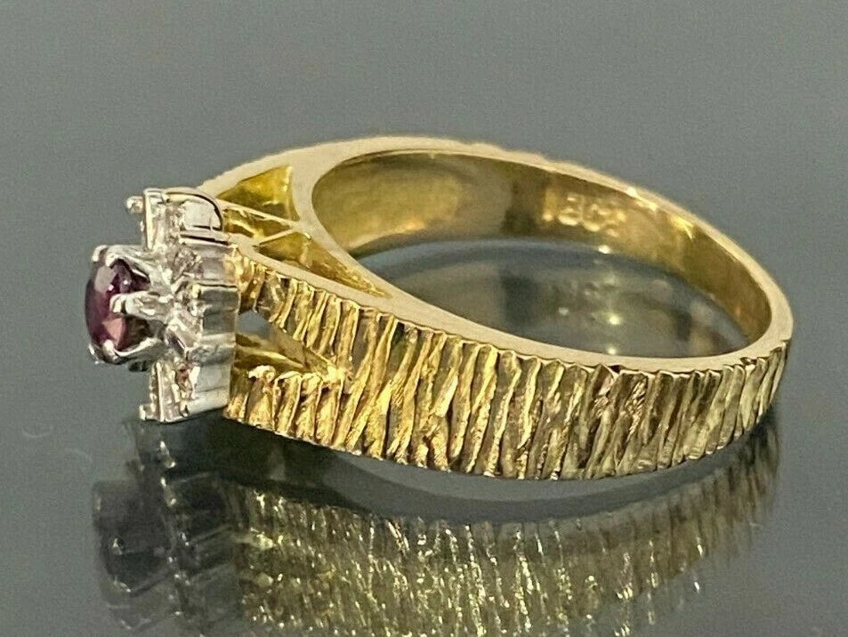 18K Yellow Gold W/ Garnet & Diamond Textured Cluster Ring Size L 1/2 - 5 7/8