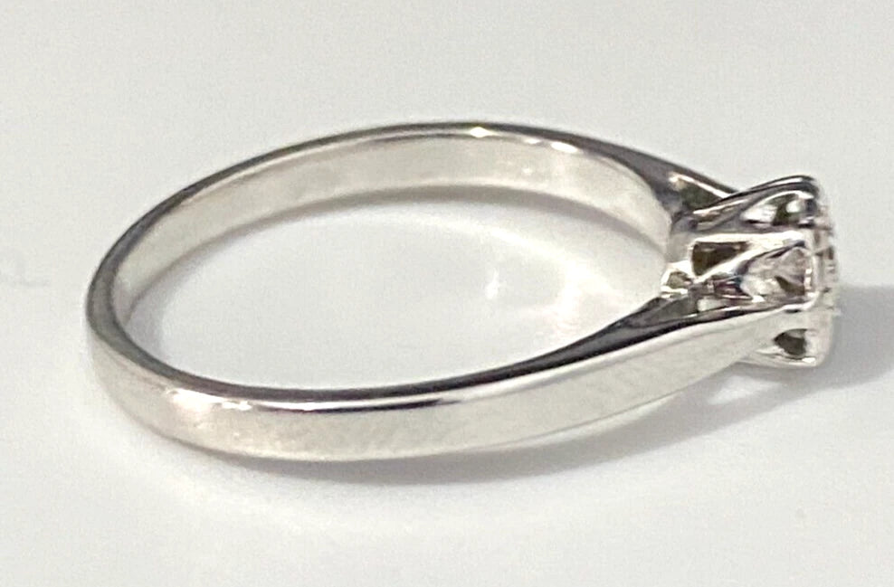 9K White Gold & Diamond Solitaire Ring Size L 1/2 - 5 7/8