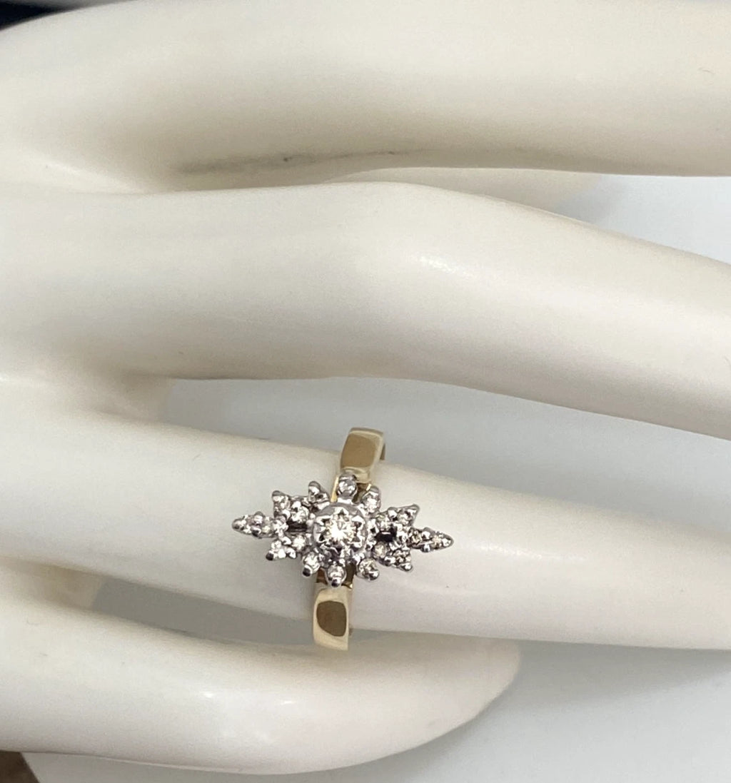 Vintage 18K Yellow Gold & Diamond Cluster Ring Size K (US 5.25)