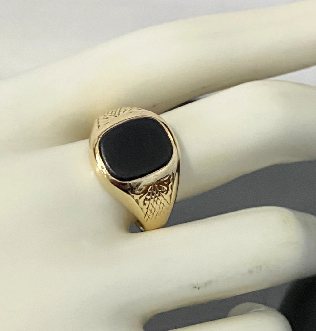 1970's 9K Yellow Gold & Onyx Men's engraved Signet Ring Size V - 11