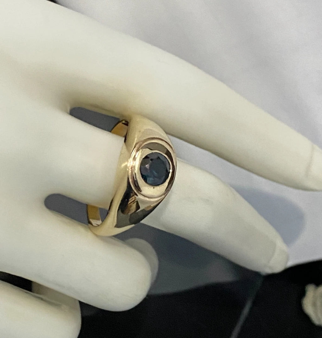 9K Yellow Gold & Blue Sapphire Men's Ring Size Y - 12 1/4