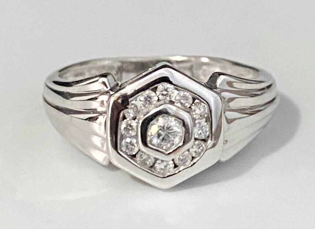 9K White Gold & 0.30CT Diamond Cluster Ring Size R - 8 5/8