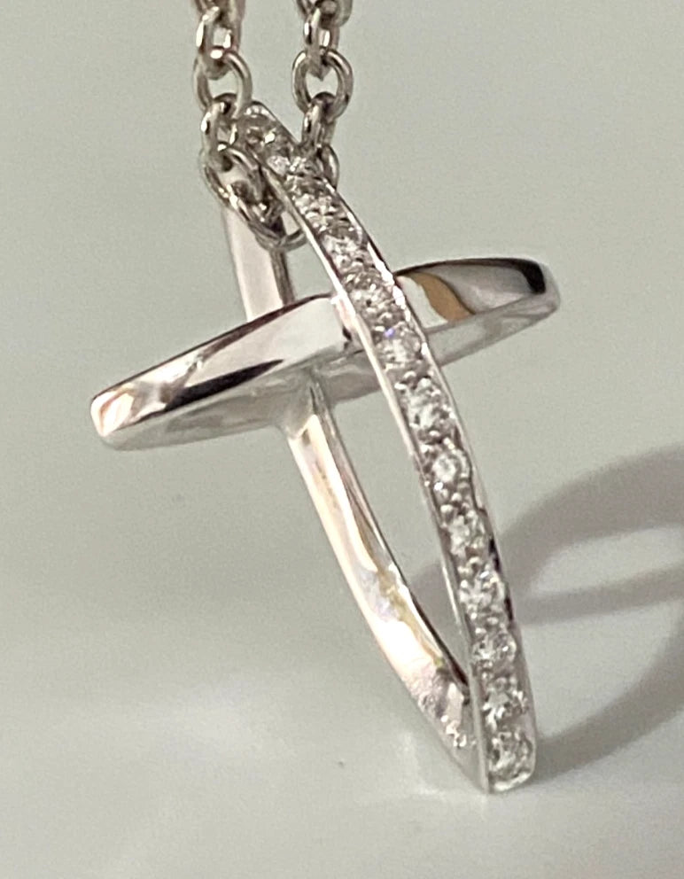 18K White Gold W/ Brilliant Diamond Cross Pendant