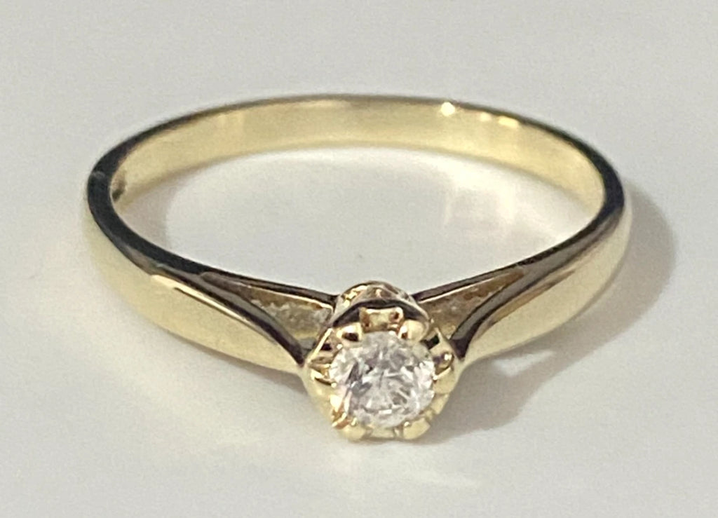 9K Yellow Gold & 0.15CT Diamond Illusion Set Solitaire Ring Size L 1/2 - 6