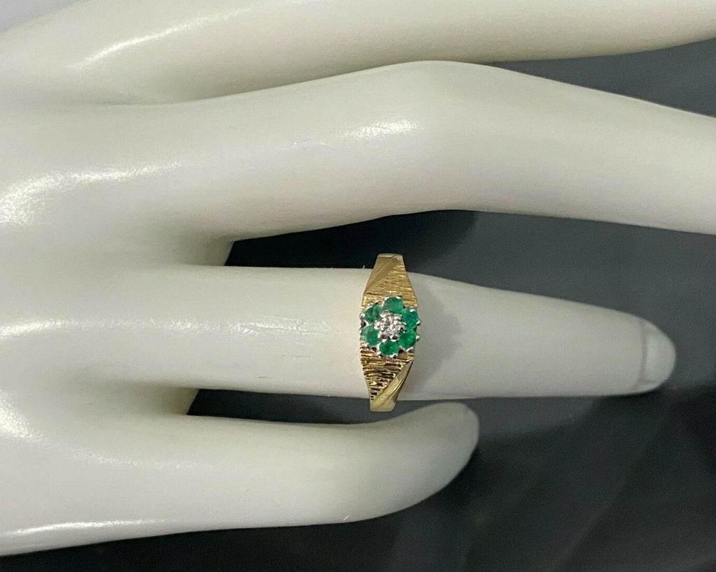 18K Yellow Gold W/ Emerald & Diamond Cluster Ring size L - 5 1/2