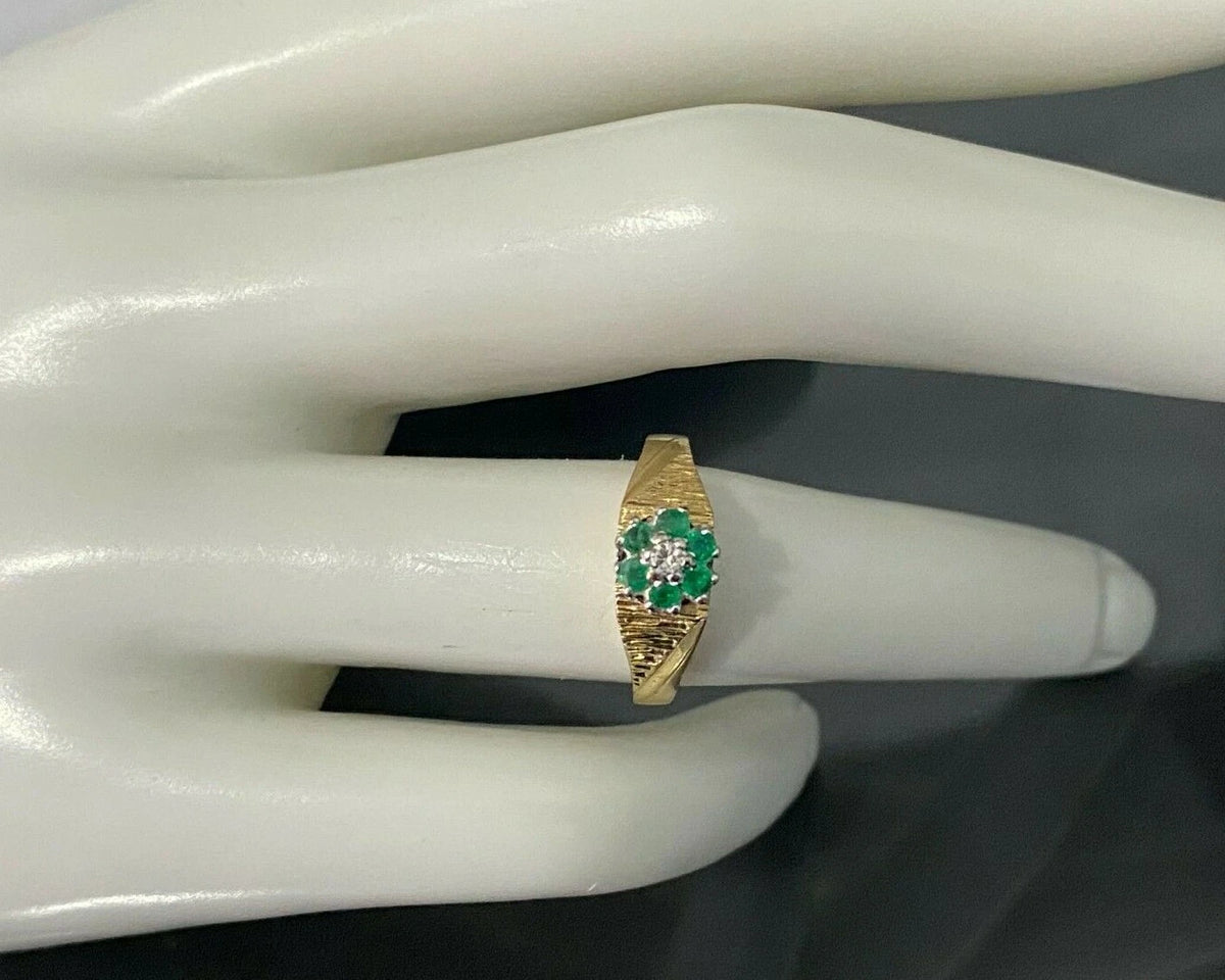 18K Yellow Gold W/ Emerald & Diamond Cluster Ring size L - 5 1/2
