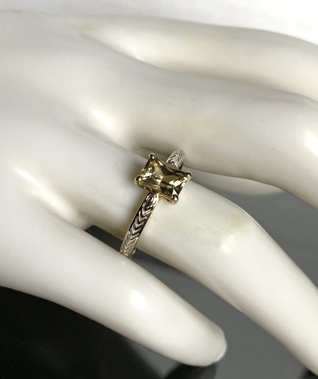 10CT Yellow Gold & Diaspore Single Stone Ring Size P - 7 3/4