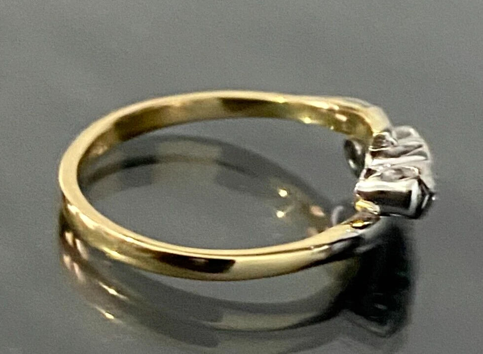 18K Yellow Gold & Diamond Three Stone Crossover Ring Size J - 4 5/8
