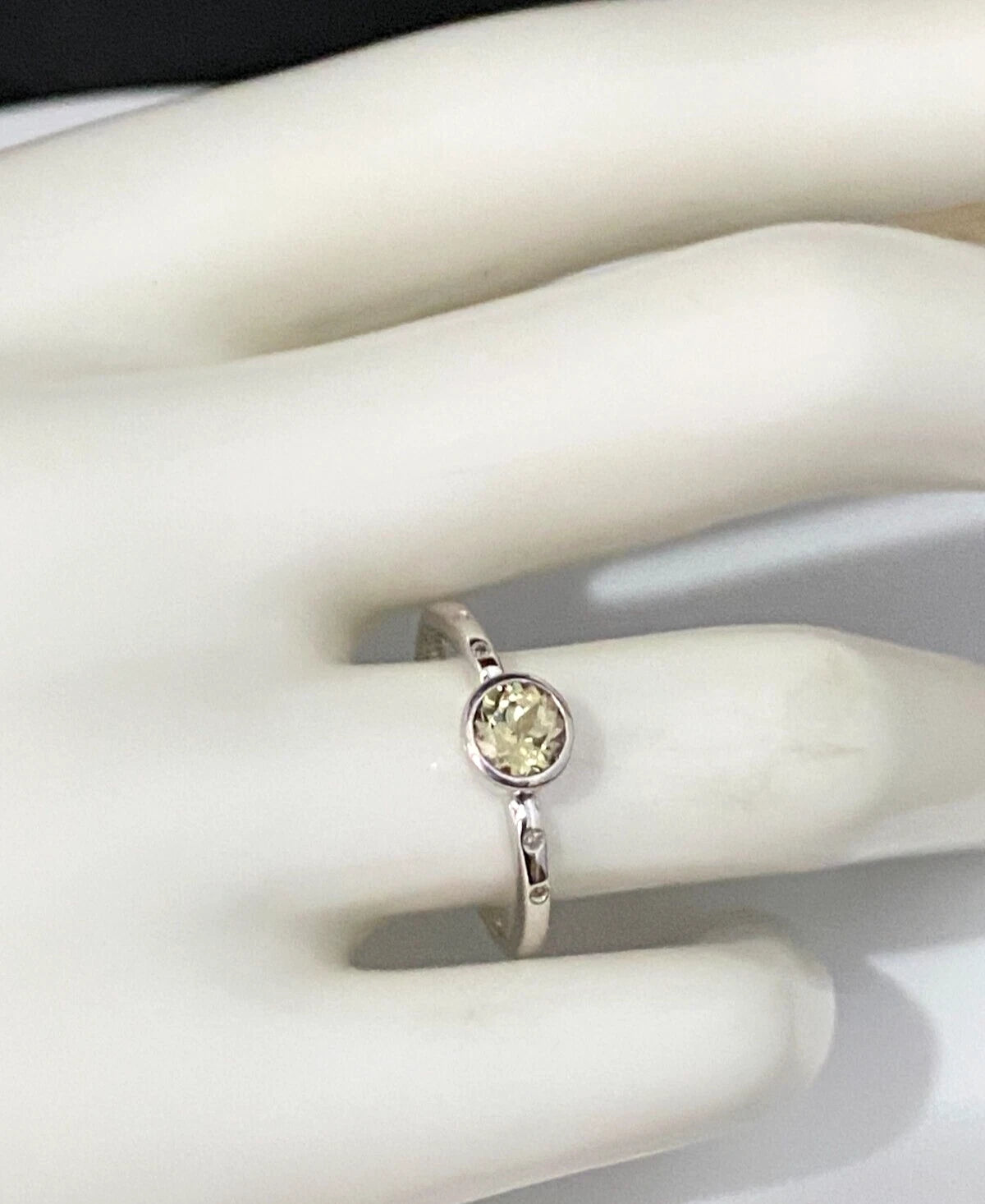 10K White Gold W/ Green Quartz & Diamond Ring Size N - 6 1/2