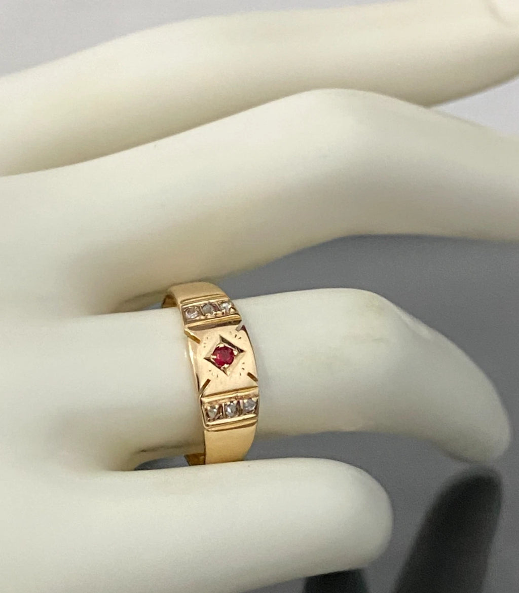 Victorian 15K Yellow Gold With Red Stone & Diamon Ring Size N - 6 3/4