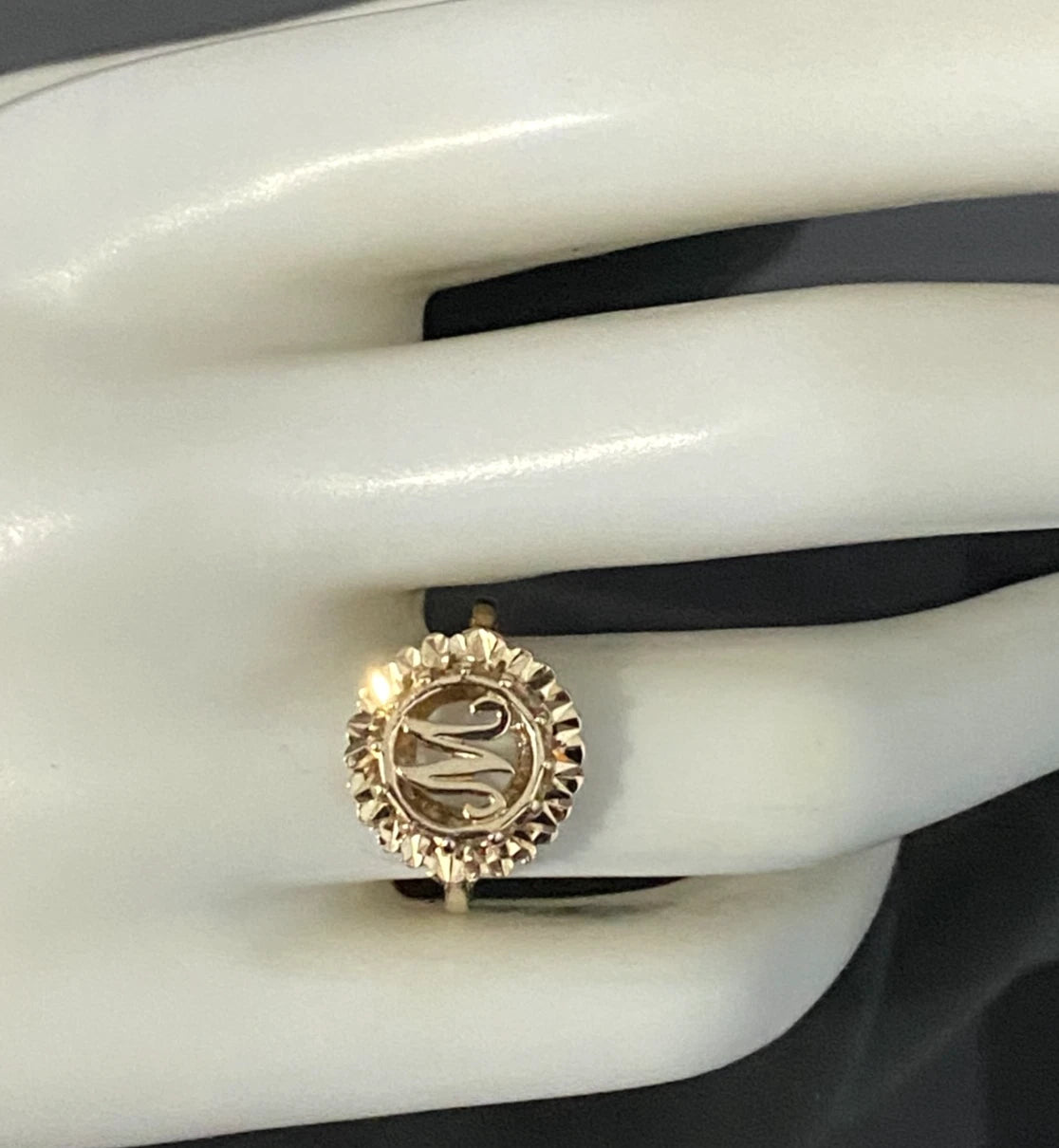 Vintage 9K Yellow Gold "M" Initial Monogram Ring Size O 1/2 - 7 1/2