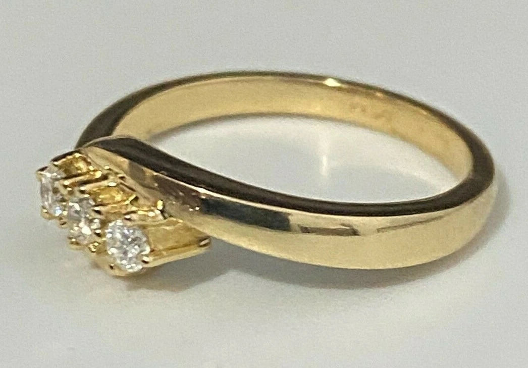 18K Yellow Gold & Diamond Three Stone Set Ring Size M 1/2 - 6 1/4