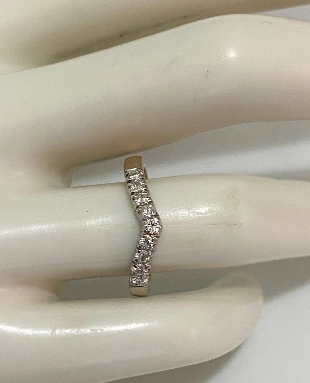 14K Yellow Gold Diamond Curved Wedding Band Ring Size M 1/2 (US 6.5)