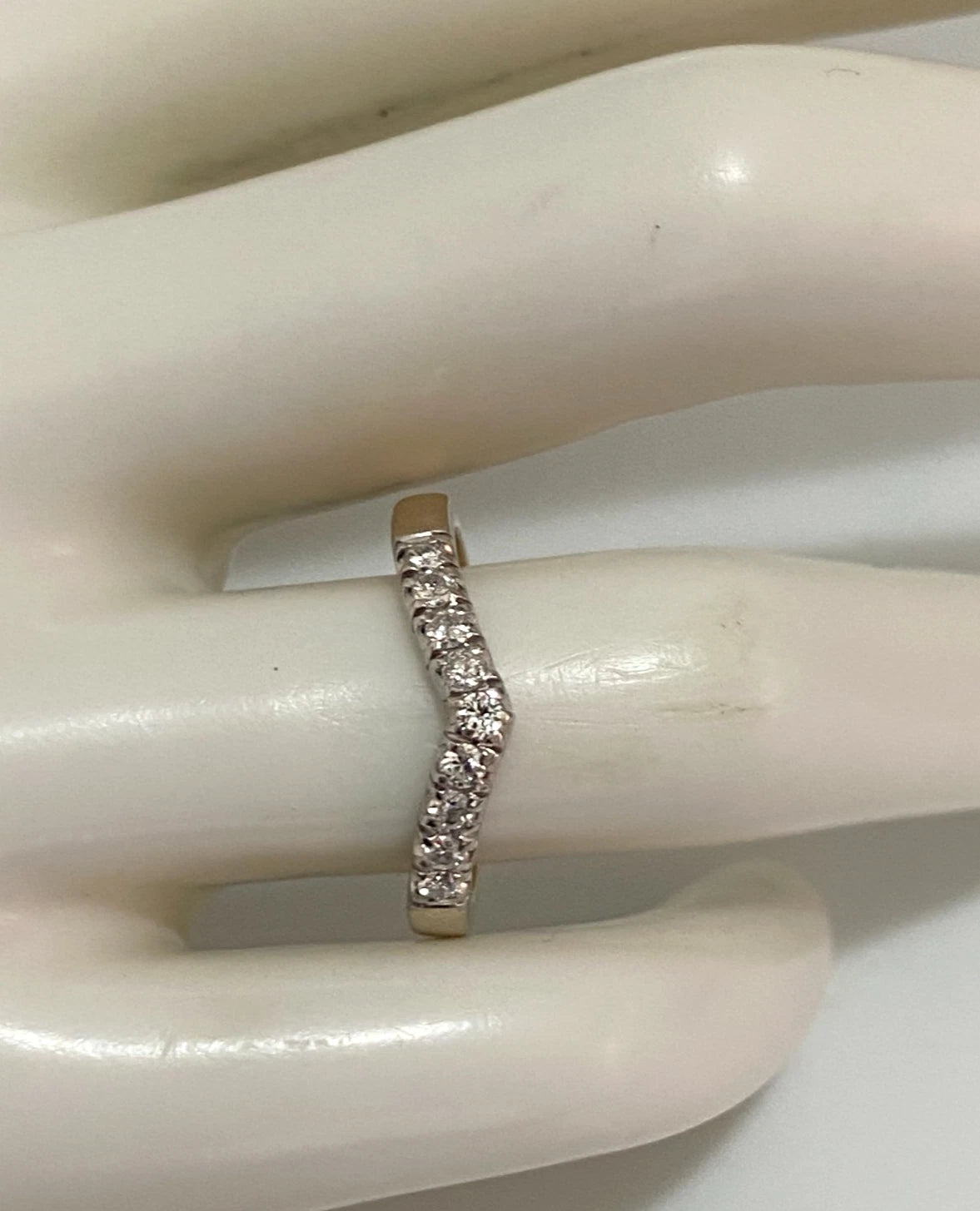 14K Yellow Gold Diamond Curved Wedding Band Ring Size M 1/2 (US 6.5)