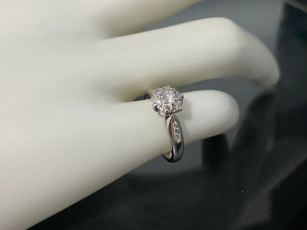 18K White Gold & 0.32CT Diamond Cluster Ring Size J - 4 5/8